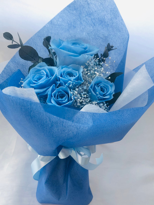 プリザーブドフラワー綺麗な空色のブルーローズ5輪のふんわり花束