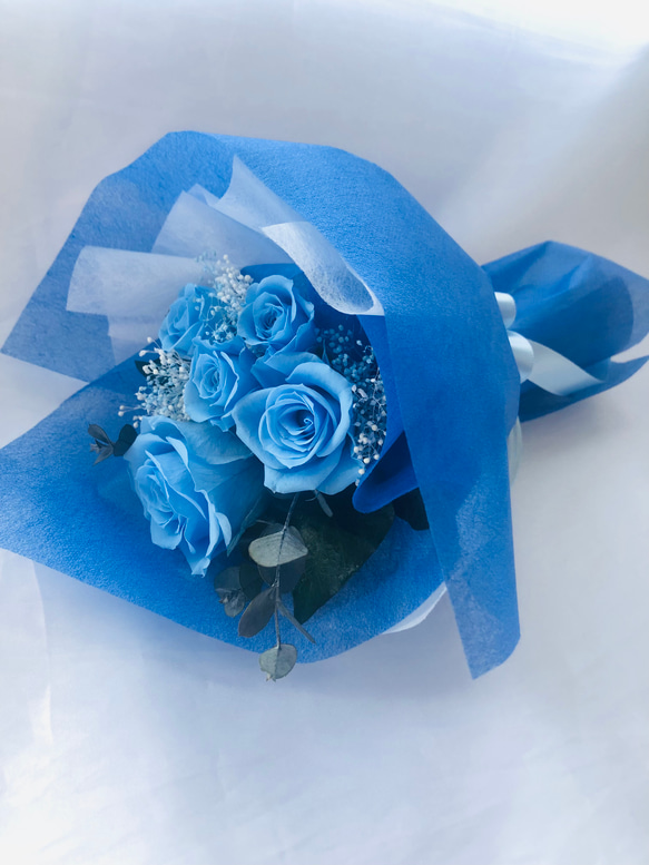 プリザーブドフラワー綺麗な空色のブルーローズ5輪のふんわり花束（花束ラッピング） 5枚目の画像