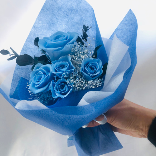 プリザーブドフラワー綺麗な空色のブルーローズ5輪のふんわり花束