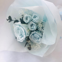 プリザーブドフラワーベビーブルーローズ5輪のふんわり花束（花束ラッピング） 3枚目の画像