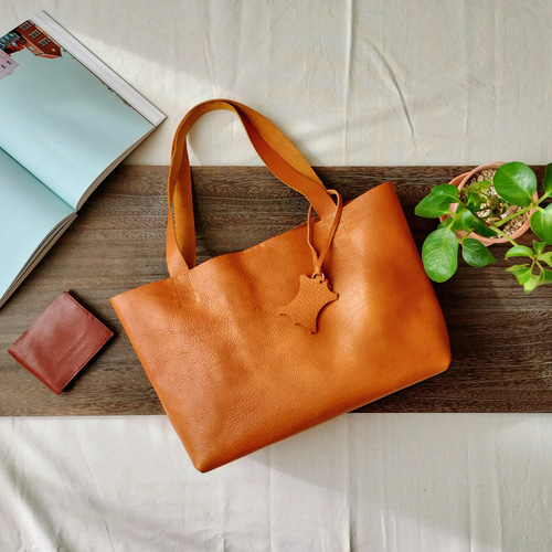 UNDERCOVER⬛︎レザートートバッグ⬛︎ボルドー⬛︎A4収納可 UNDERCOVER⬛︎レザートートバッグ⬛︎ボルドー⬛︎A4収納可