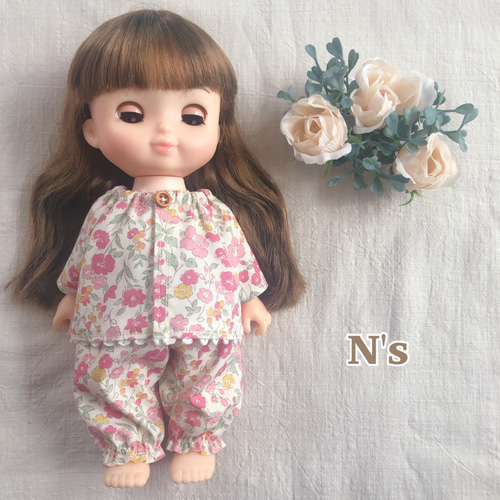 22cmドール用 可愛い花柄ピンクパジャマ リカちゃん 服 その他 22cmドール用 可愛い花柄ピンクパジャマ リカちゃん 服 その他