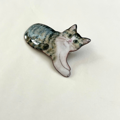 しっぽう焼き サバ白猫さんのブローチ ブローチ mamemamesha