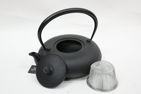 南部鉄器　鉄瓶 「立目(たてめ)」 黒　0.8L 6枚目の画像