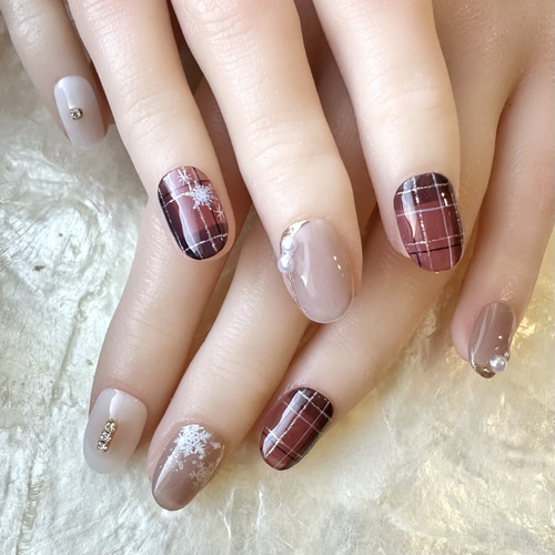 No.80 シアーレッドとシアーブラックのチェックネイル ネイルチップ