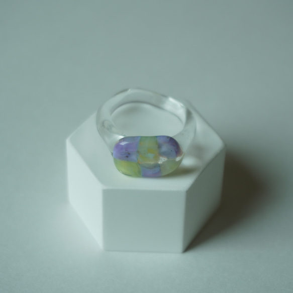 パッチワーク　紫　グリーン　黄緑　四角　ニュアンス　リング　ガラスリング　ガラスアート　ガラスアクセサリー　指輪 6枚目の画像