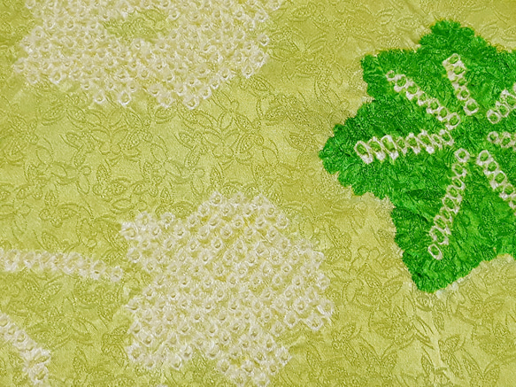 ワンタッチ着物　くらわん着物　アンティーク正絹絞りリメイク　黄緑紅葉花文様 8枚目の画像