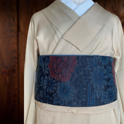 以正宗大島紬和西陣織春亞紡製成的成人平子腰帶、成人平子腰帶和半寬腰帶。 第6張的照片
