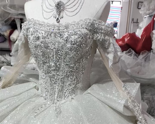 ウェディングドレス 美品 花嫁 マーキュリーデュオ ストーン ビジュー