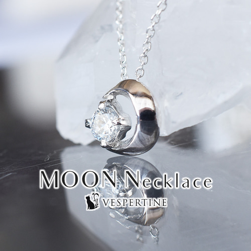 1月の誕生石３個の手作りシルバーペンダント。 1月の誕生石3個の手作りシルバーペンダント。 華奢なひし形3石