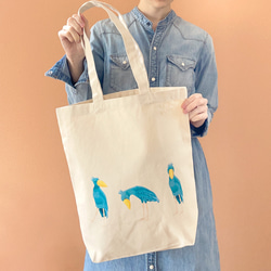 ハシビロコウのトートバッグ マチあり手提げ鞄 通学 通勤 カバン 動物 鳥 グッズ 可愛い おしゃれ ギフト プレゼント 2枚目の画像