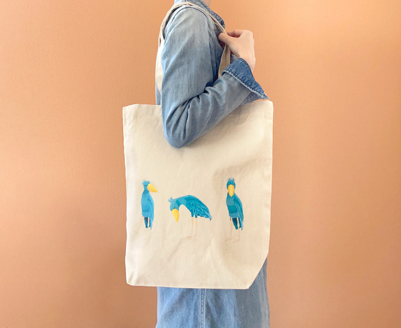 ハシビロコウのトートバッグ マチあり手提げ鞄 通学 通勤 カバン 動物 鳥 グッズ 可愛い おしゃれ ギフト プレゼント 1枚目の画像
