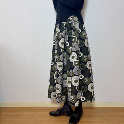 北欧　可愛い　ギャザースカート　花柄　カーキ　カジュアル厚め生地 3枚目の画像