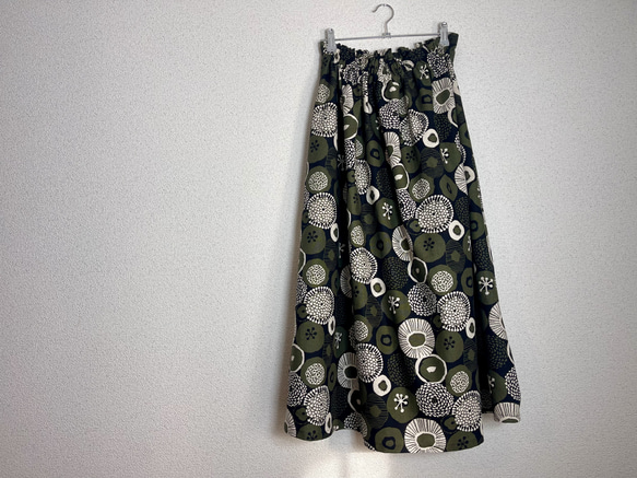 北欧　可愛い　ギャザースカート　花柄　カーキ　カジュアル厚め生地 10枚目の画像