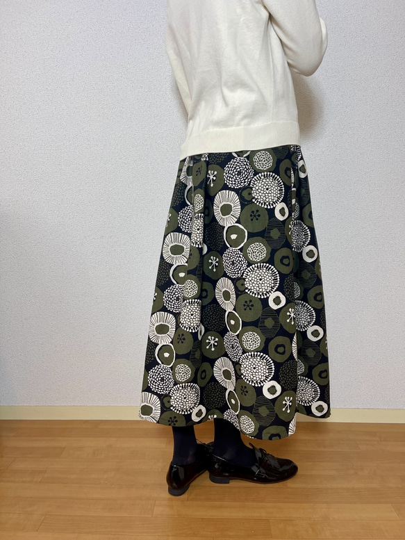 北欧　可愛い　ギャザースカート　花柄　カーキ　カジュアル厚め生地 5枚目の画像