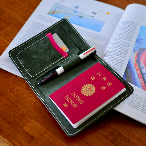 旅の相棒 本革イタリアンレザーのパスポートケース モスグリーン カードホルダー、ペンホルダー その他ケース croissant leather