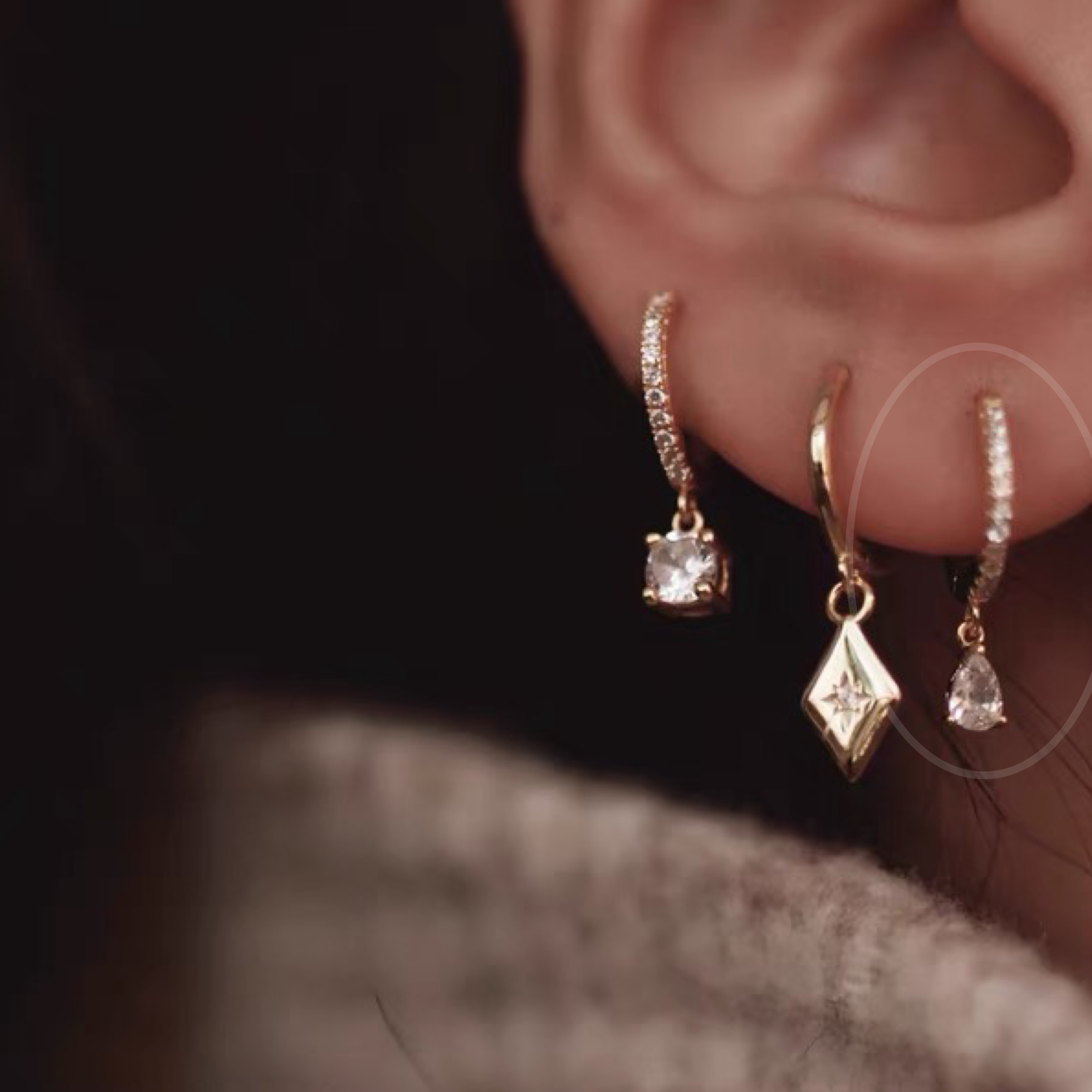 早割価格★SILVER925★揺れる雫輝くCZダイヤモンドワンタッチフープピアス　人魚姫の涙‍　4月誕生石