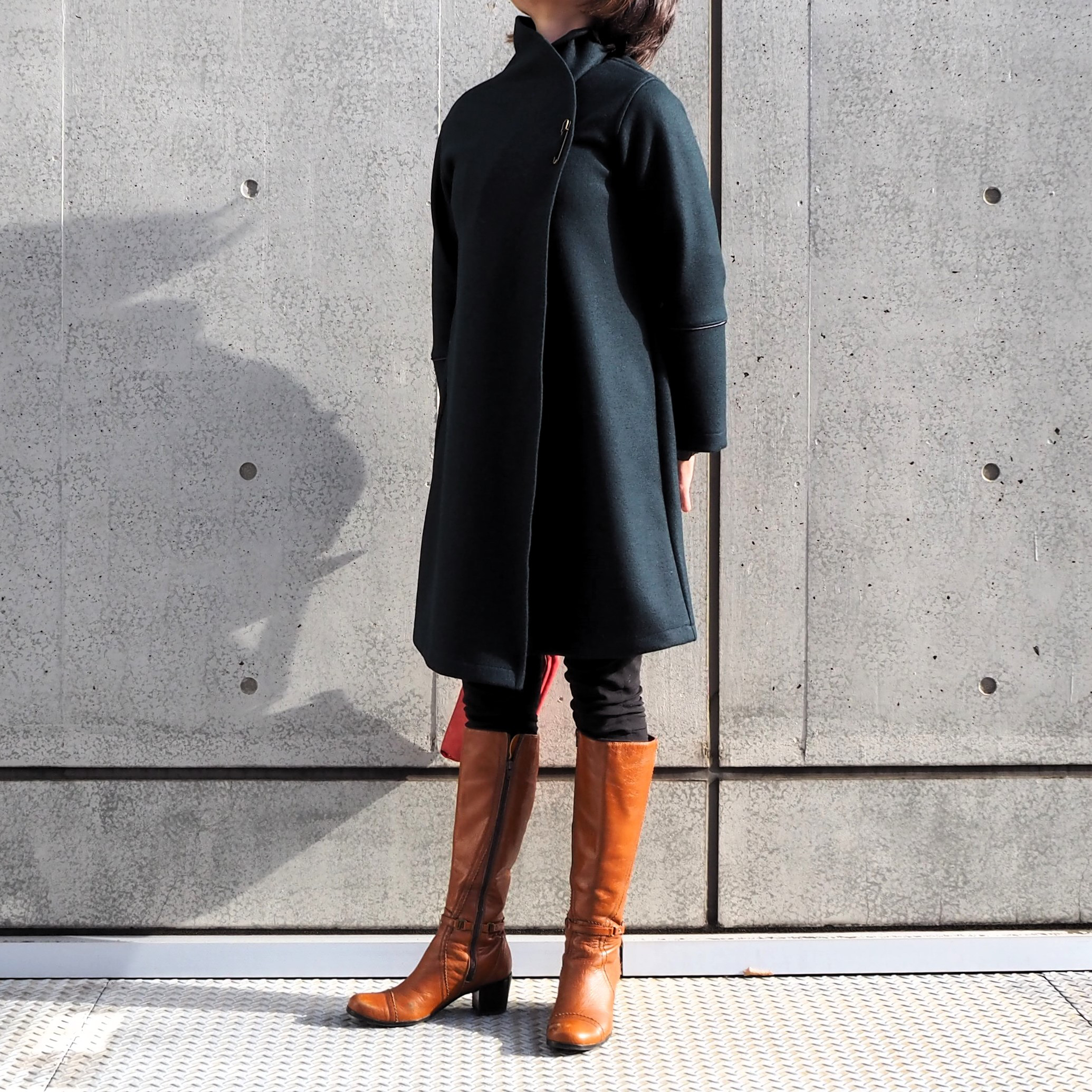 圧縮ウールニット　ダークグリーン袖口ネイビー切り替え　シンプルコーディガン