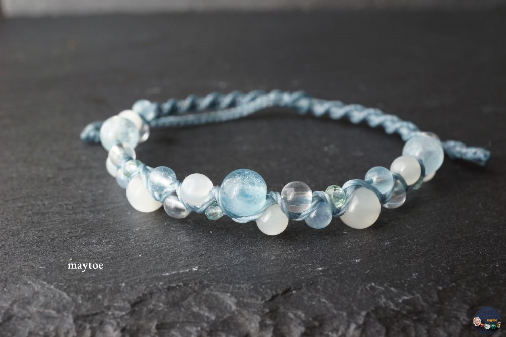 アクアマリン＆ムーンストーンの編み込みマクラメブレスレット - bubble - ＜金属フリー＞