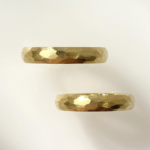 K18 荒らし鎚目のマリッジリング 幅4mm [結婚指輪][ペアリング] 指輪