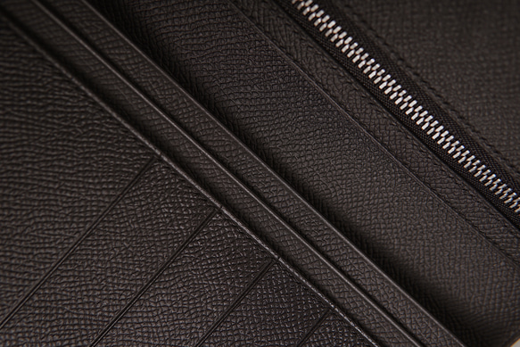 【SALE】二つ折り長財布　ベルト付き財布　高級な長財布　ヴォーエプソン/黒【総手縫い】 6枚目の画像