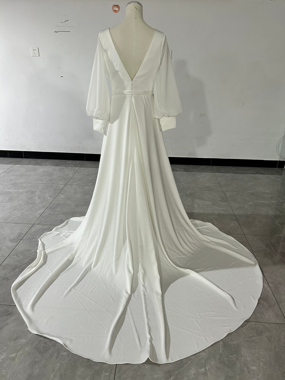 優雅婚紗 V 領白色長袖拖尾婚禮/招待會 第3張的照片