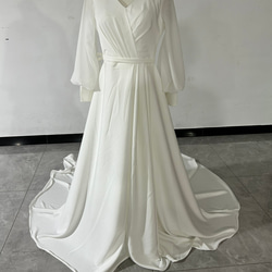 優雅婚紗 V 領白色長袖拖尾婚禮/招待會 第1張的照片