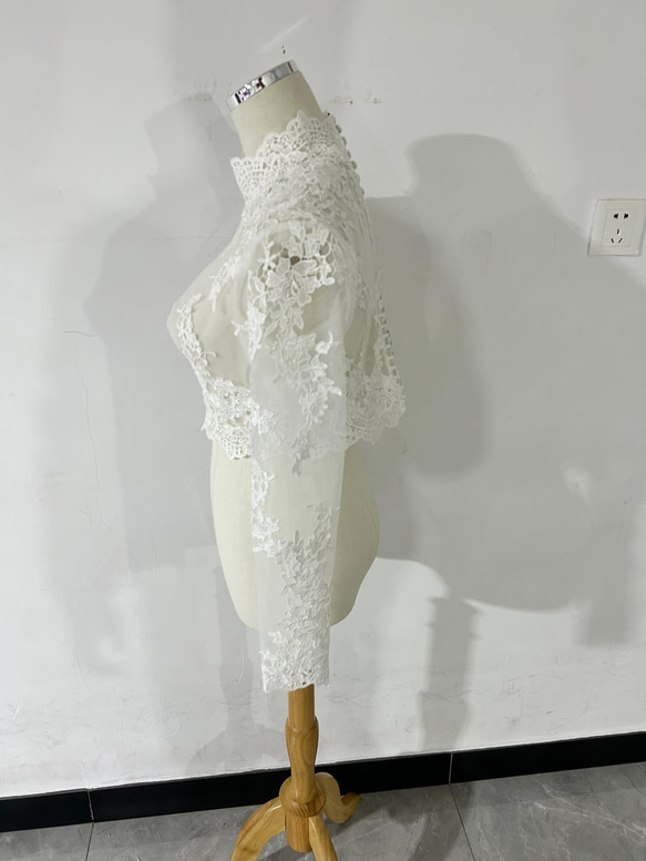 大人気上昇!ウエディングドレス 可憐な花刺繍のトップス ハイネック　ボレロ　長袖　ブラウス 結婚式 3枚目の画像