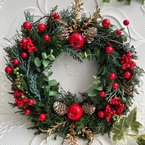 赤い実のクリスマスリース♡　お正月リース♡ 来年も飾れる赤い実のX'masリース Creemaあんしん匿名便2025 リース