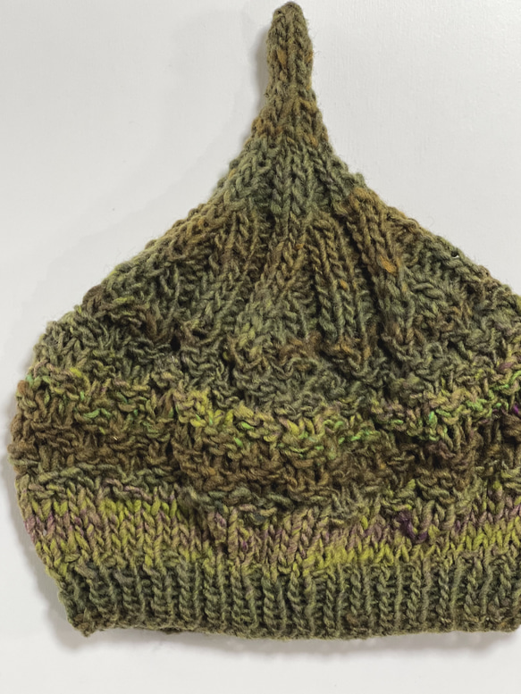 1点限定！新作！野呂英作毛糸使用どんぐりニット帽子　手編み　オリーブグラデーション　フリーサイズ・プチギフト 3枚目の画像