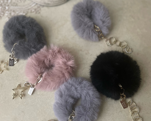 シュシュ  ヘアゴム  ファー  チャーム 26da4f47b9e4a41357c9009eec7428