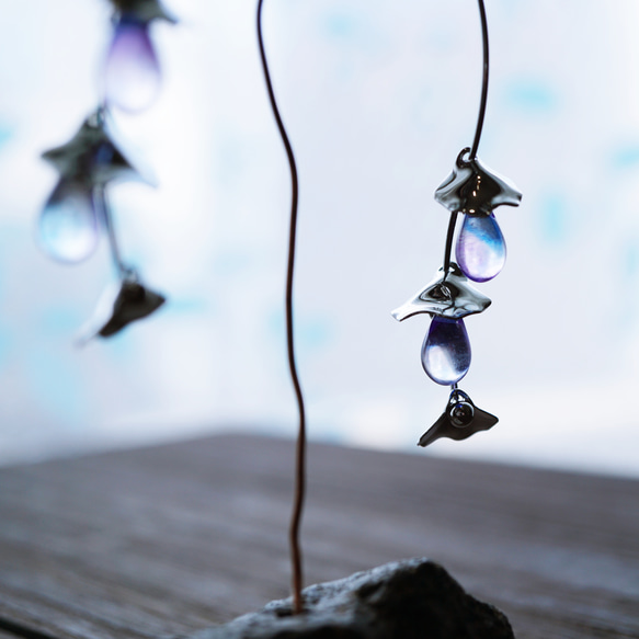 紫陽花のしずく ドロップ ピアス レディース イヤリング チェコ ガラス  ギフト プレゼント 記念日 あじさい 2枚目の画像
