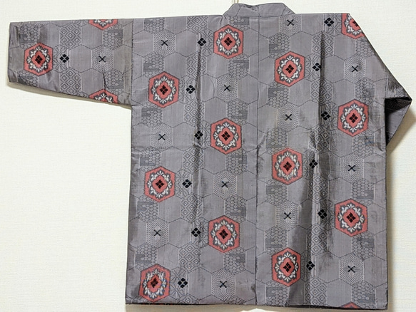 着物生地と綿生地を使ったモダン半纏(HomeJacket)です。表は絹、裏は綿生地です。両方楽しめます。贈り物に! 15枚目の画像