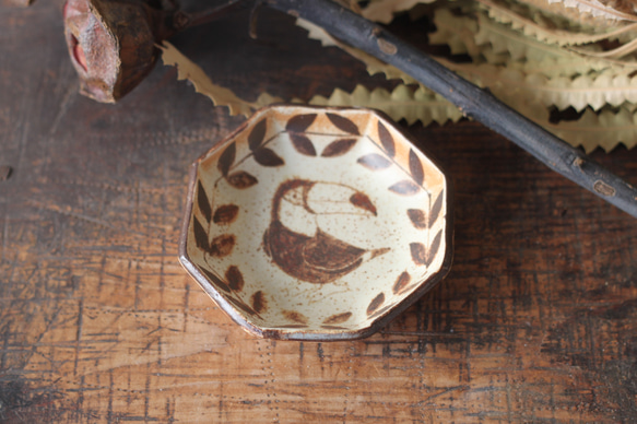 マット釉八角豆皿 オニオオハシ 1枚目の画像