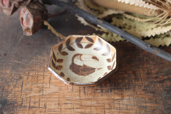 マット釉八角豆皿 オニオオハシ 2枚目の画像