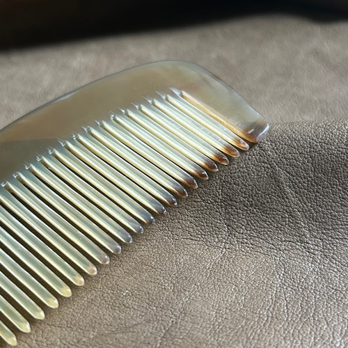 バッファローホーン コーム 櫛 かっさ 持ち運び ヘアブラシ コーム K 通販|Creema(クリーマ) 16937956 バッファローホーン コーム 櫛 かっさ 持ち運び ヘアブラシ コーム K 通販|Creema(クリーマ) 16937956