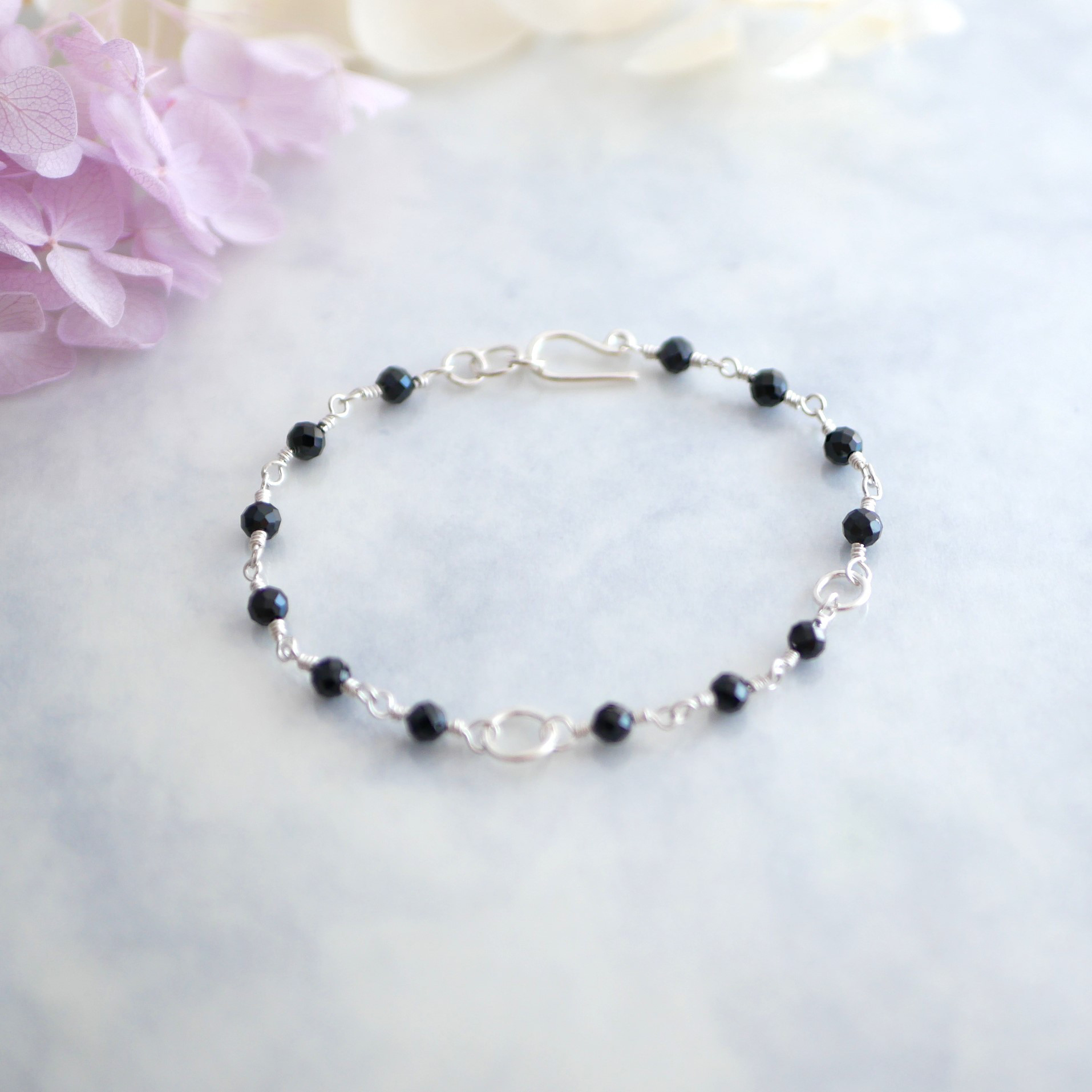 純銀とブラックスピネルのブレスレット 8,983円
