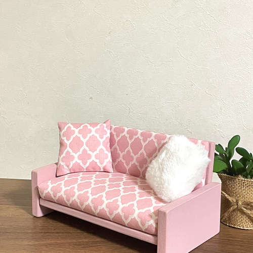 ミニチュアソファ 木部分はピンク ☆モロッコ柄 ピンク☆ その他置物