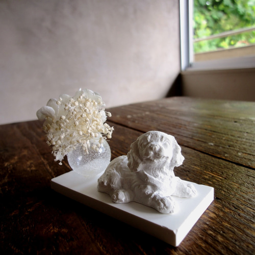 アロマストーンで再現する 犬のいる風景 □ 伏せ 見上げる □ ビーグル  