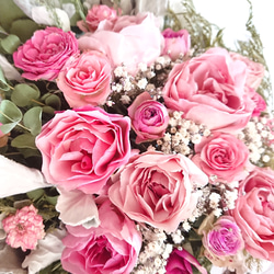 『大きめ』モーヴピンクの薔薇とミニ薔薇、ラグラスのアンティークでロマンティックなブリザーブド・ドライフラワースワッグ 4枚目の画像