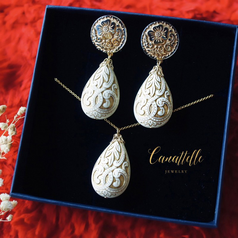 《 Creema限定 》ドイツ製 フィリグリー風ビーズのイヤリング＆ネックレス （５０ｃｍ・クリームホワイト）