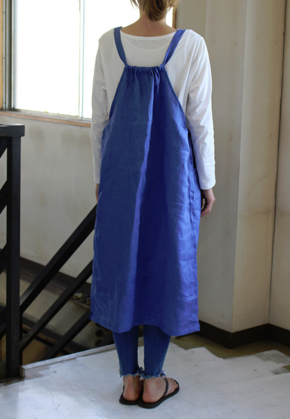 圍裙連身裙，寬鬆，側邊褶皺 CHNA 第6張的照片