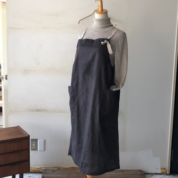圍裙連身裙，寬鬆，側邊褶皺 CHNA 第1張的照片