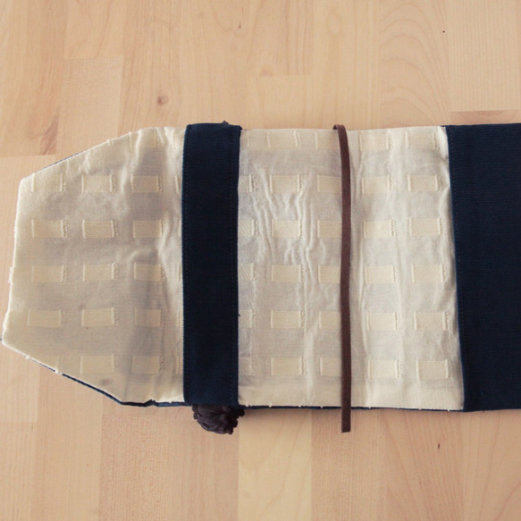 ゴムバンドを縫い込んだ持ち運びに便利なブックカバー（ブルーグリーン・コーデュロイ） 4枚目の画像