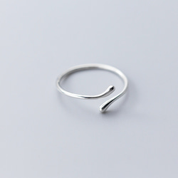 シルバー925  細め　華奢　シンプル　リング　指輪　silver925 フリーサイズ　大きさ調整可能　重ねつけ 3枚目の画像