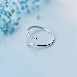 シルバー925  細め　華奢　シンプル　リング　指輪　silver925 フリーサイズ　大きさ調整可能　重ねつけ 2枚目の画像