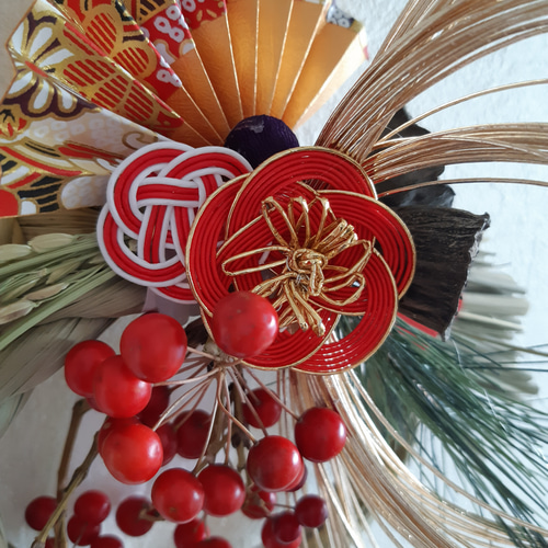 お正月飾り しめ縄リース 赤い梅結びの水引とつやつやの赤い実