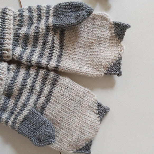 ミトン クリスマス 手袋 手編み  ねこ しましま 5枚目の画像