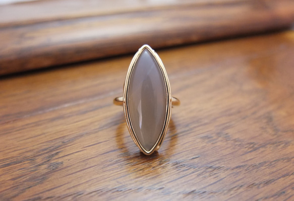 FRAMEWORK 欖尖形鍍金戒指 灰縝瑪瑙 第2張的照片