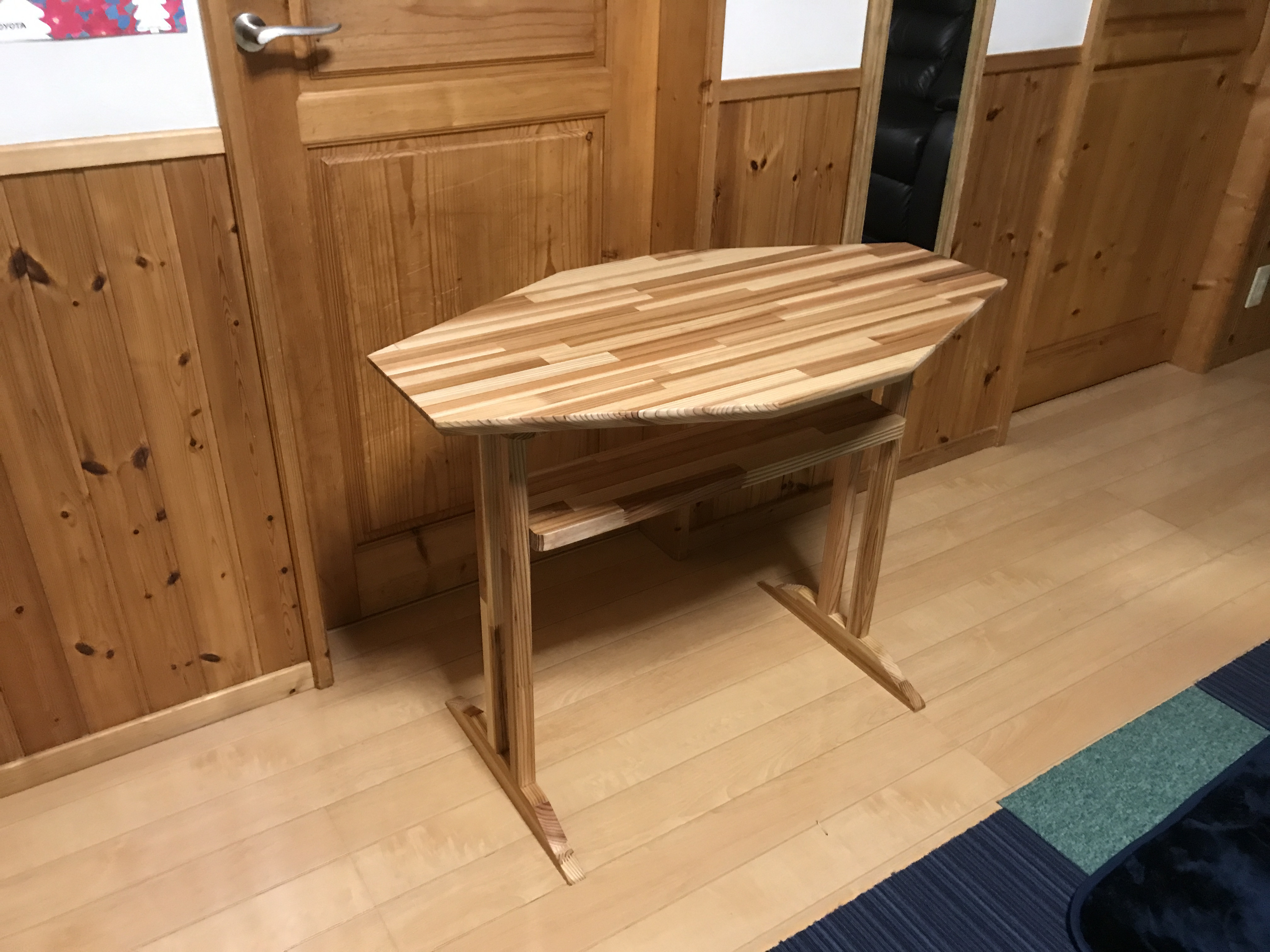 小さいテーブル杉